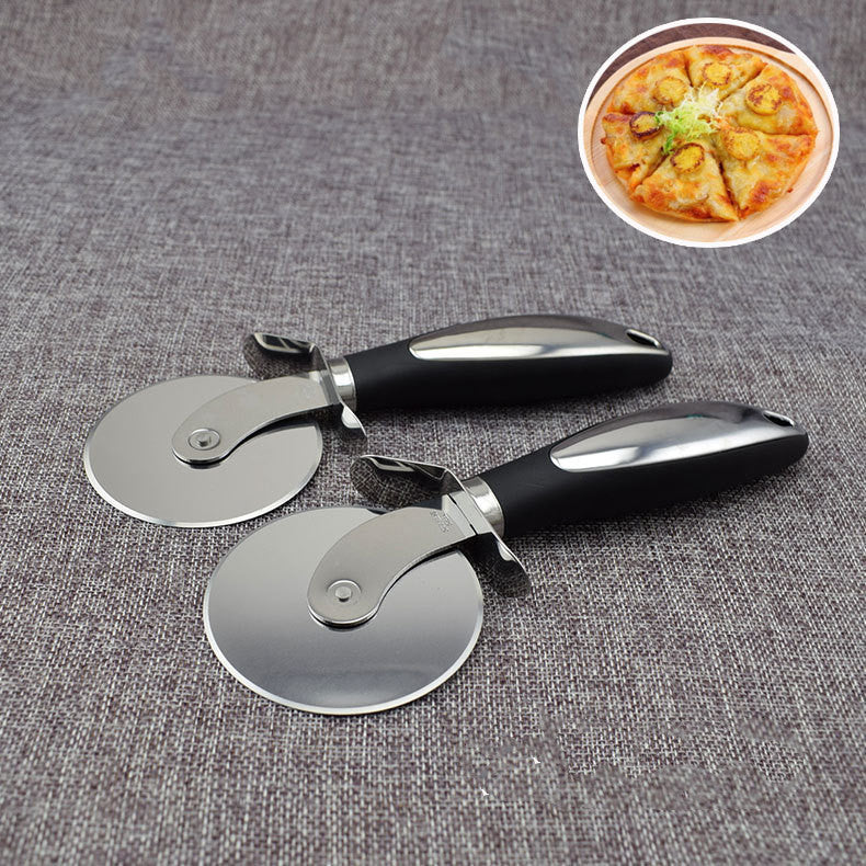 Stainless steel pizza cutter