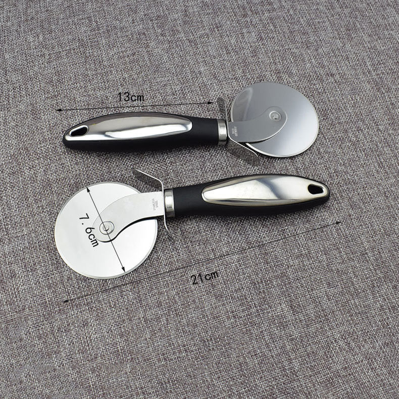 Stainless steel pizza cutter